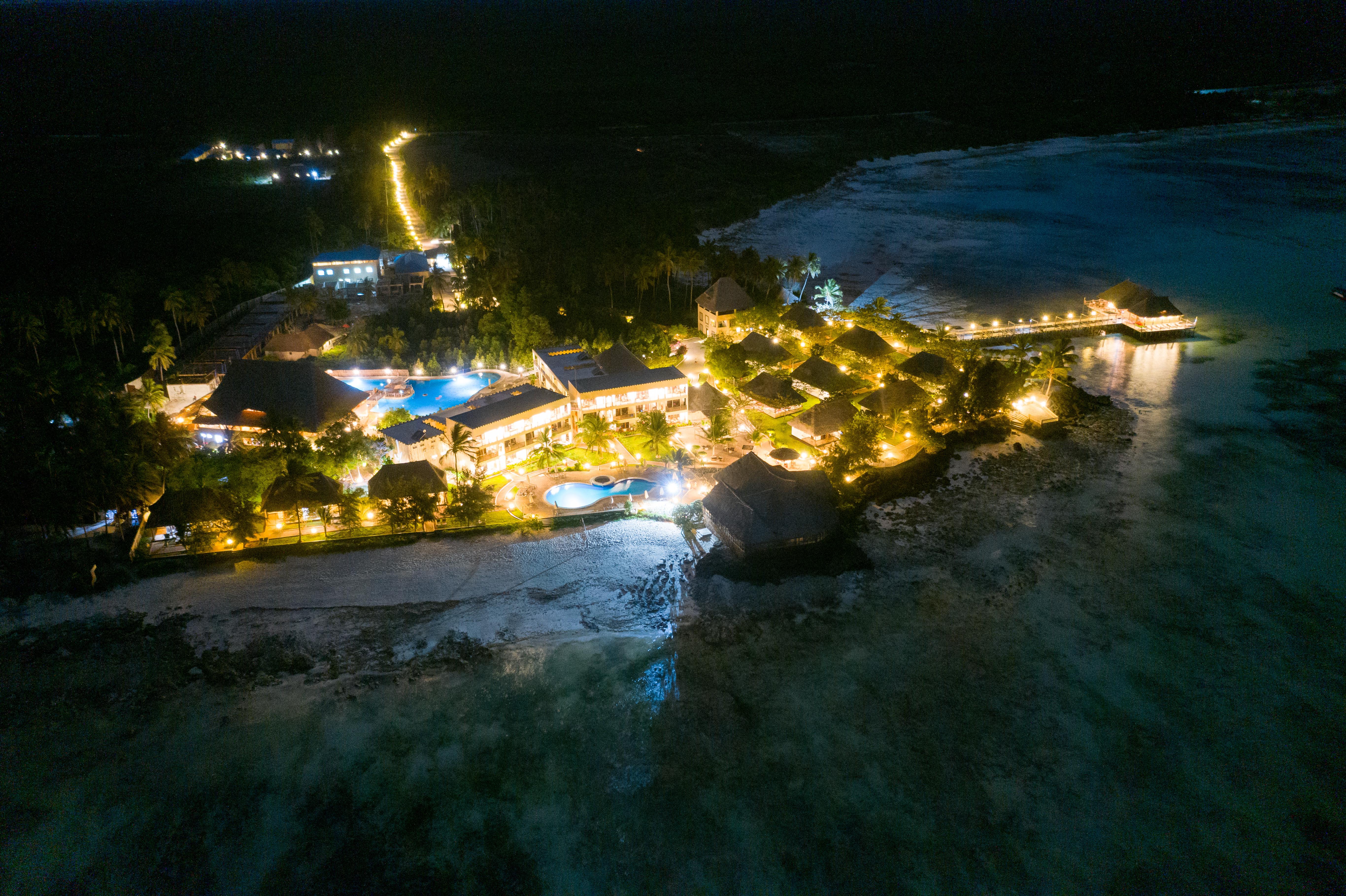 Reef & - 4*