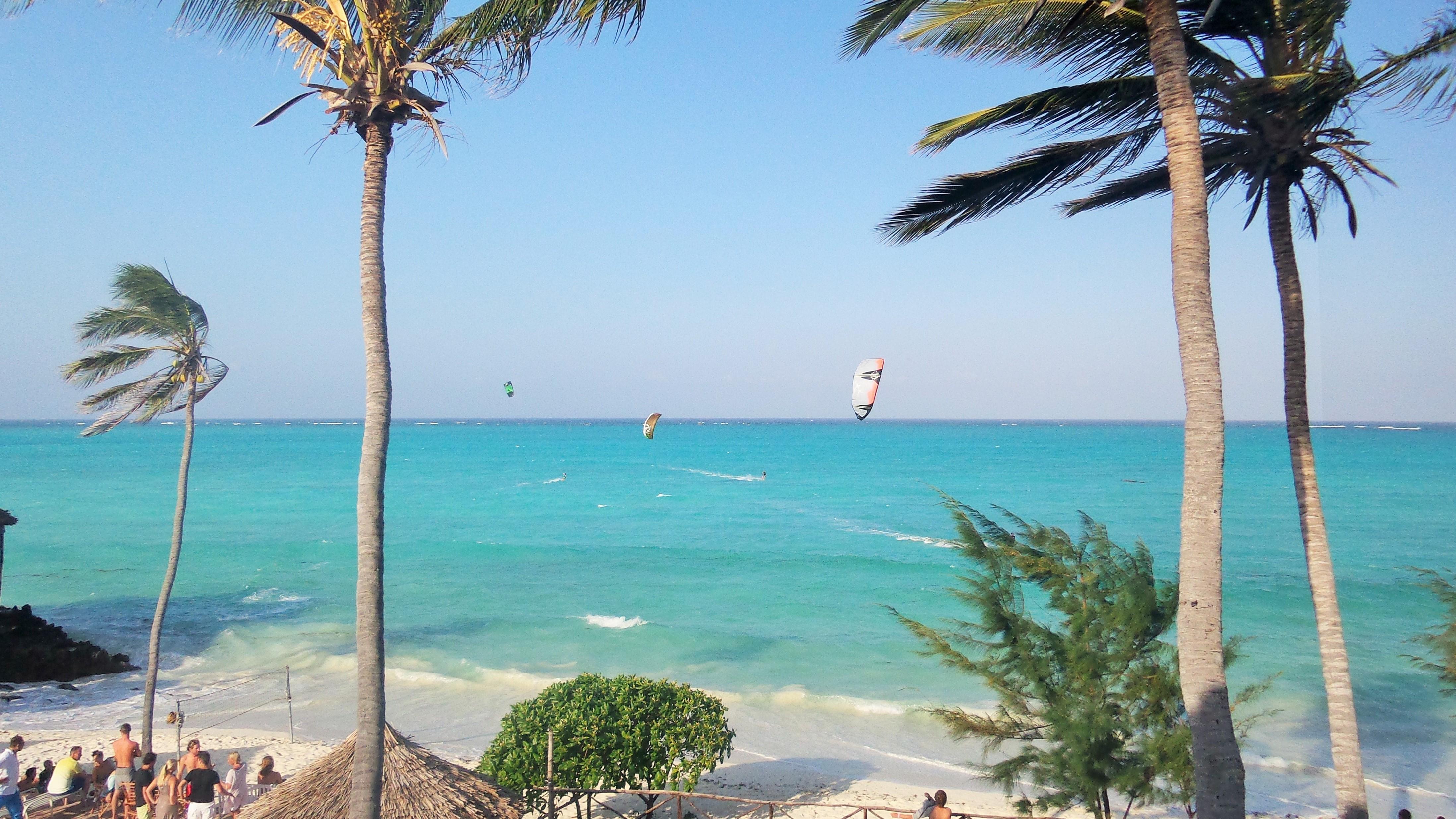 Reef & - Resort