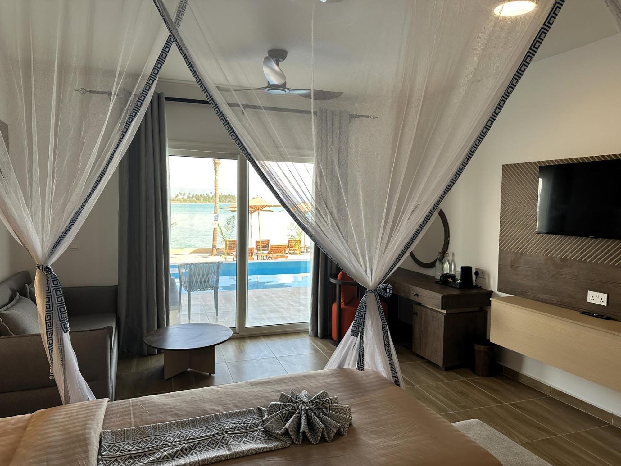 Resort Reef & -